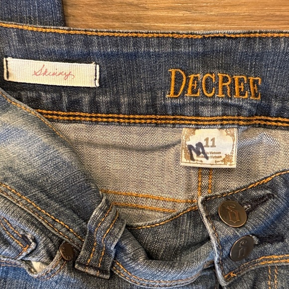 Decree Skinny Juniors 11 Low Waist Whisker Faded Stretch Denim Jeans - Picture 5 of 9